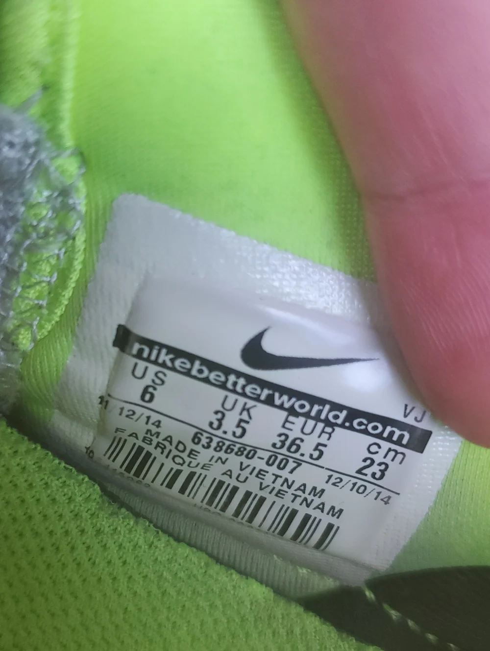 Nike Free TR Connect 2 Size 6 Gray Animal-Print Sneakers with Neon Green Accents
